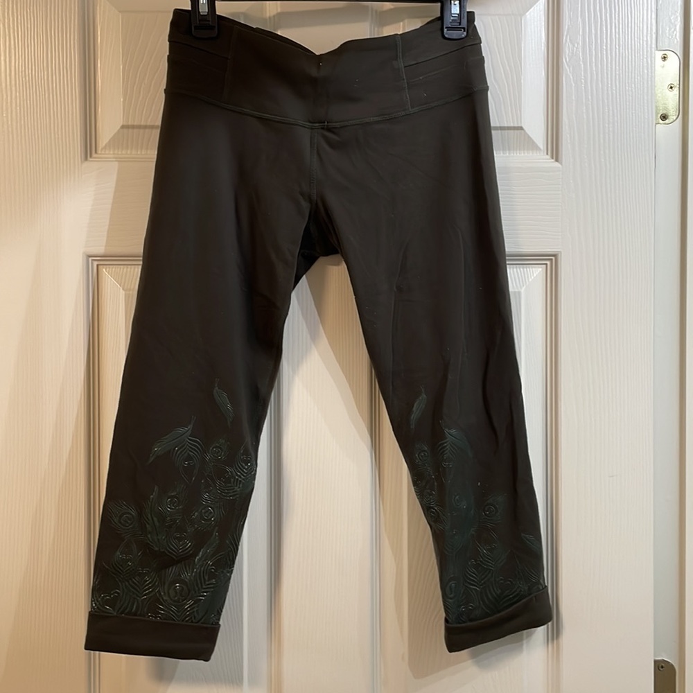Lululemon Acro crop pants rare sz 8
